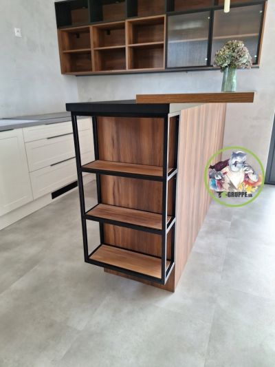 industriálna polica pri kuchynskom pulte, Čierne