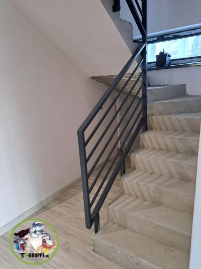 spodná časť kovového zábradlia, Čierne
