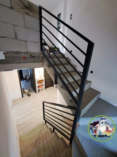 zábradlie na točité schodisko, Čierne