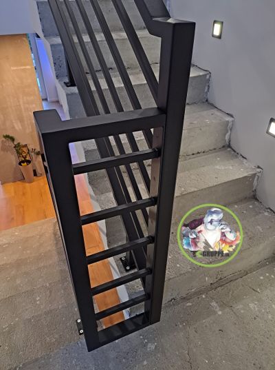 kovové zábradlie na schody, Divinka