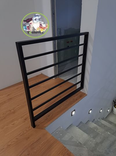 zábradlie na poschodí 2, Divinka