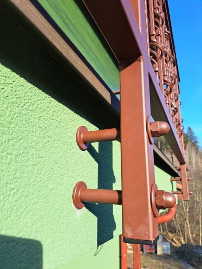 Kovové zábradlie - rodinný dom  - detail